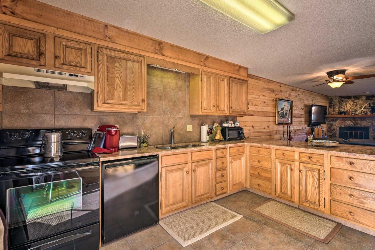 Downtown Red River Retreat With Mtn Views And Yard Екстер'єр фото
