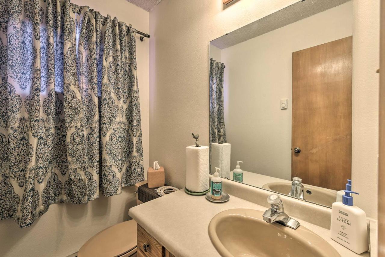 Downtown Red River Retreat With Mtn Views And Yard Екстер'єр фото