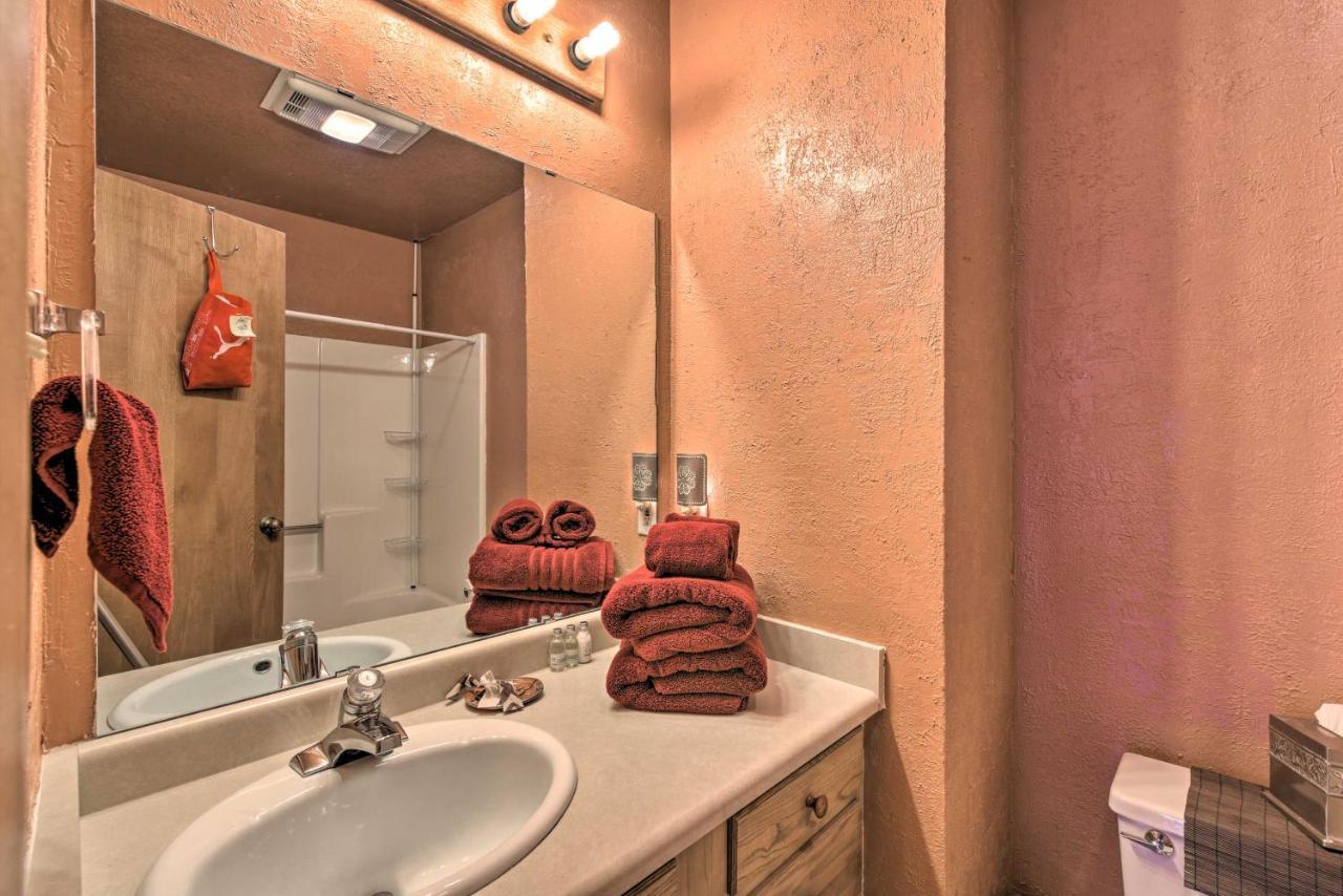 Downtown Red River Retreat With Mtn Views And Yard Екстер'єр фото