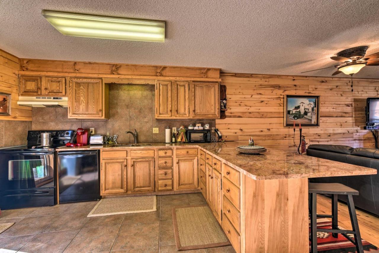Downtown Red River Retreat With Mtn Views And Yard Екстер'єр фото